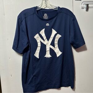 Majestic Navy and White Yankees Graphic Tee